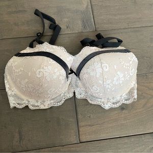 Victoria's Secret Dream Angels Demi size 32D Cream Lace Black Accents